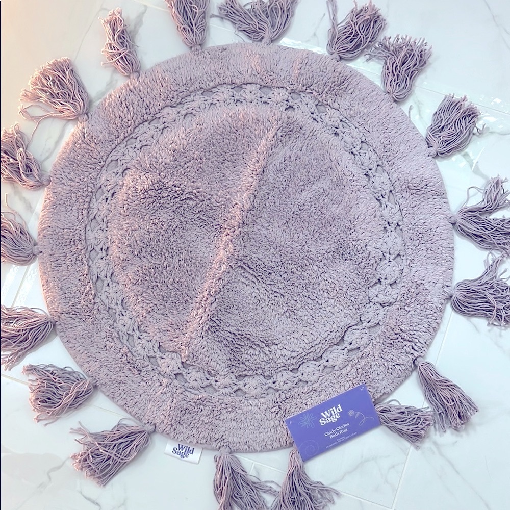 Bed Bath & Beyond Purple Bath Mat with Ornate Design